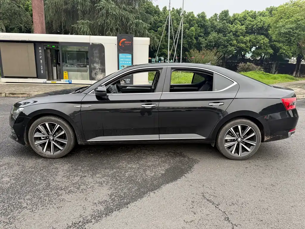 Skoda Superb — фото 13