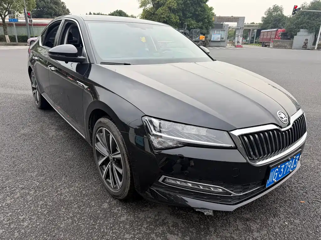 Skoda Superb — фото 3