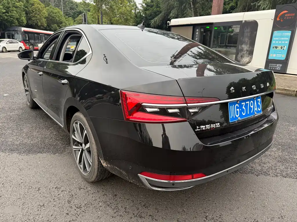 Skoda Superb — фото 4