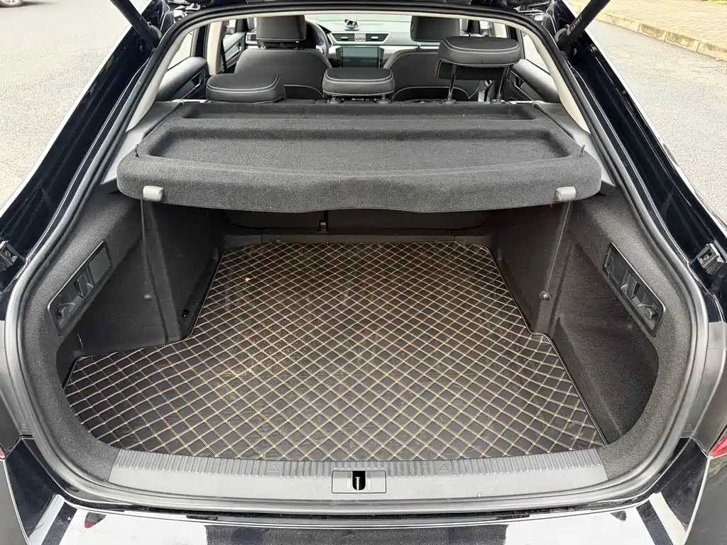 Skoda Superb — фото 7