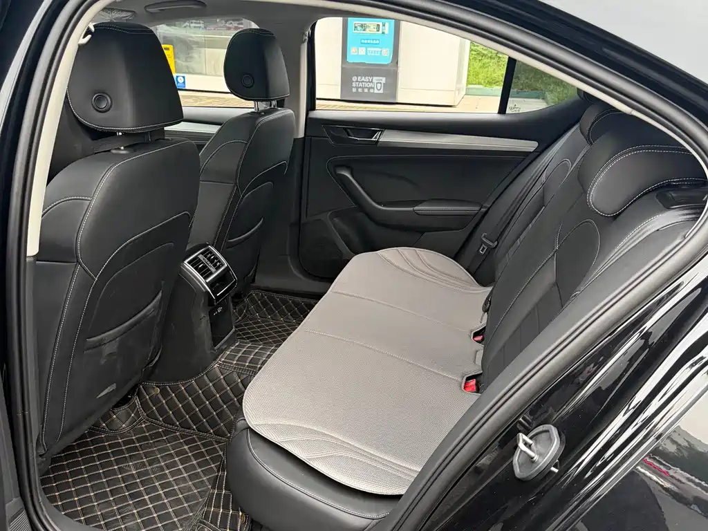 Skoda Superb — фото 9