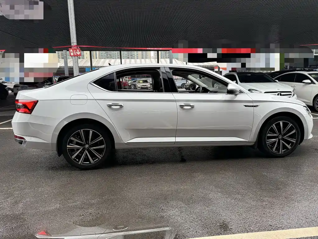 Skoda Superb — фото 14
