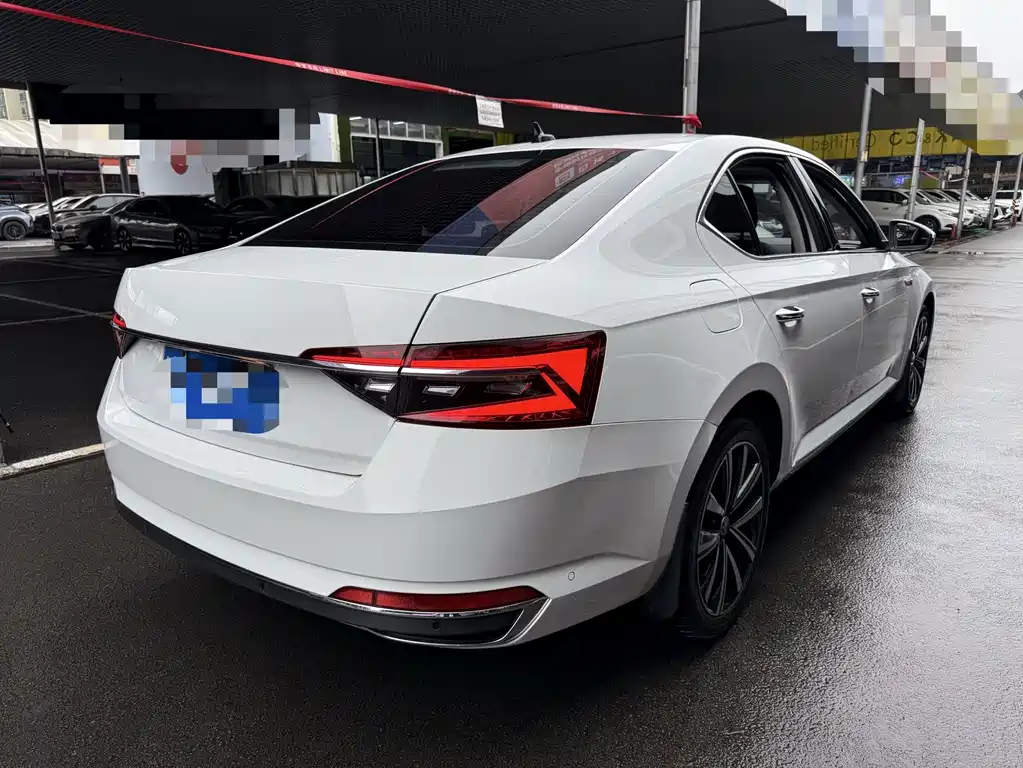 Skoda Superb — фото 17