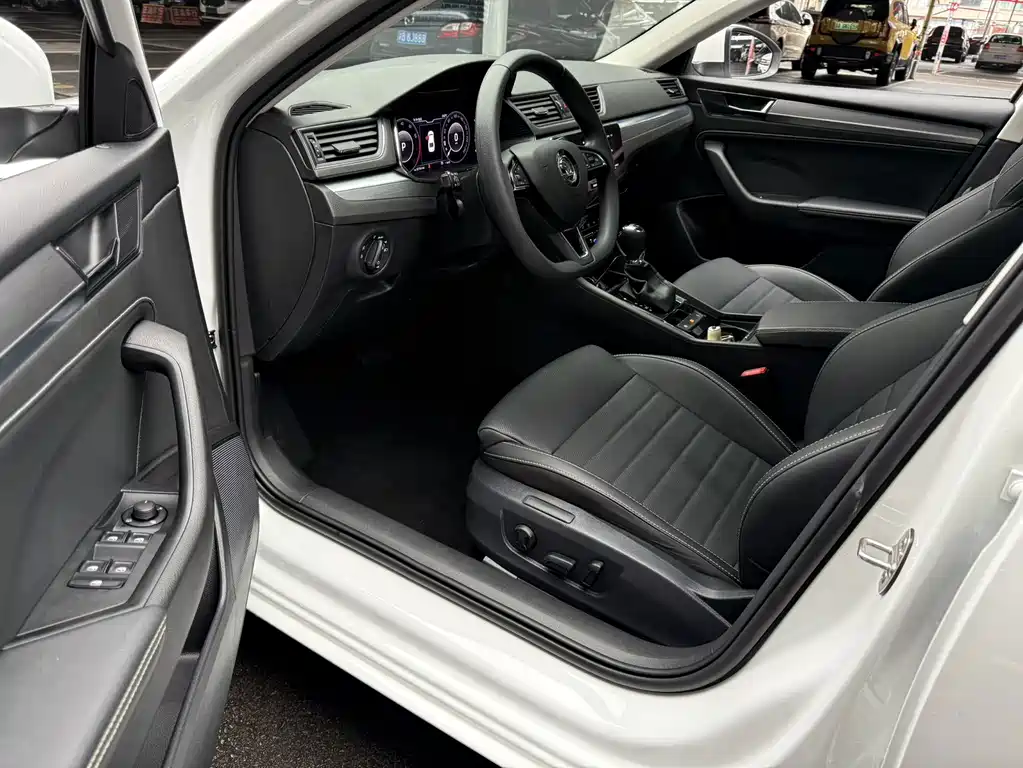 Skoda Superb — фото 4