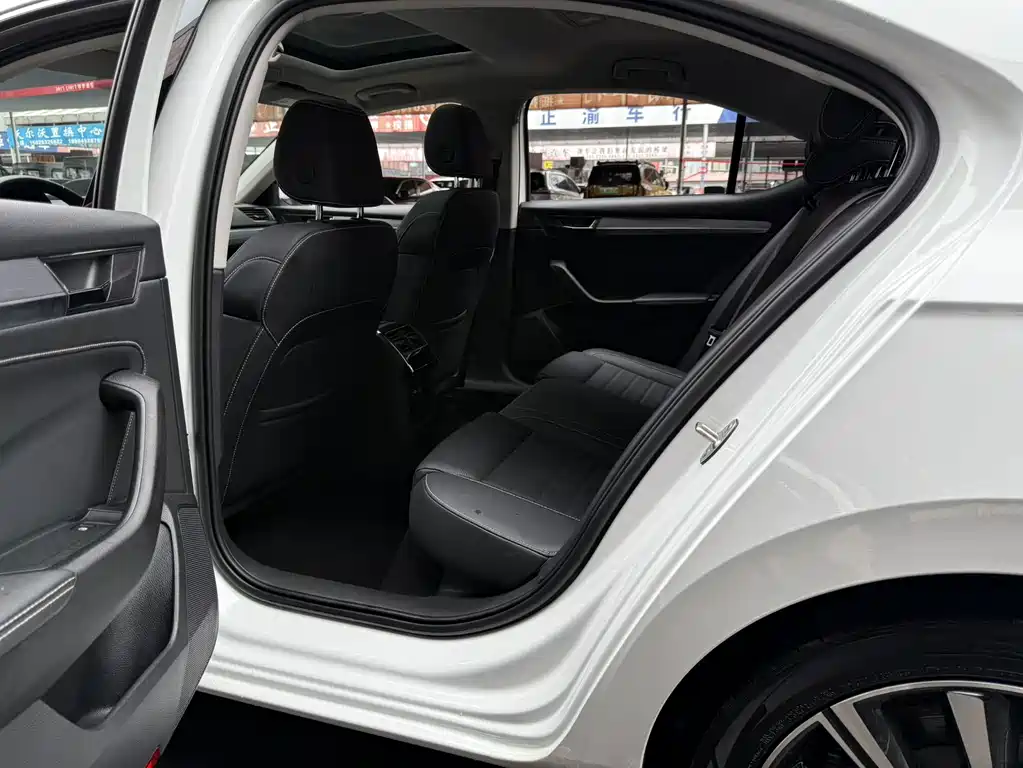 Skoda Superb — фото 6