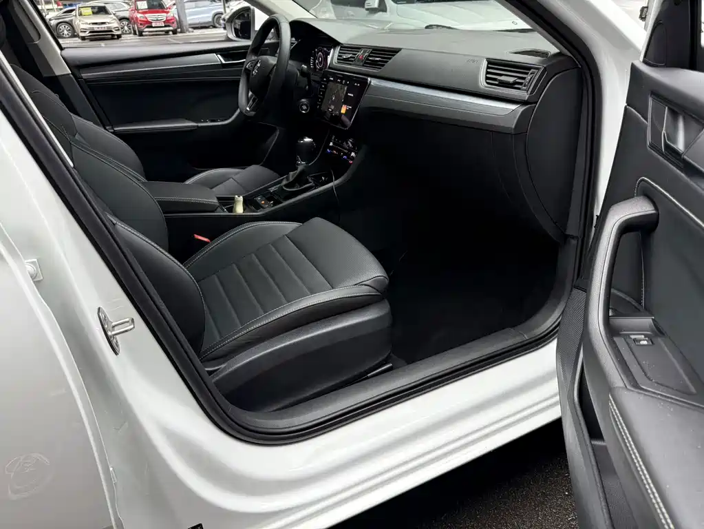 Skoda Superb — фото 8