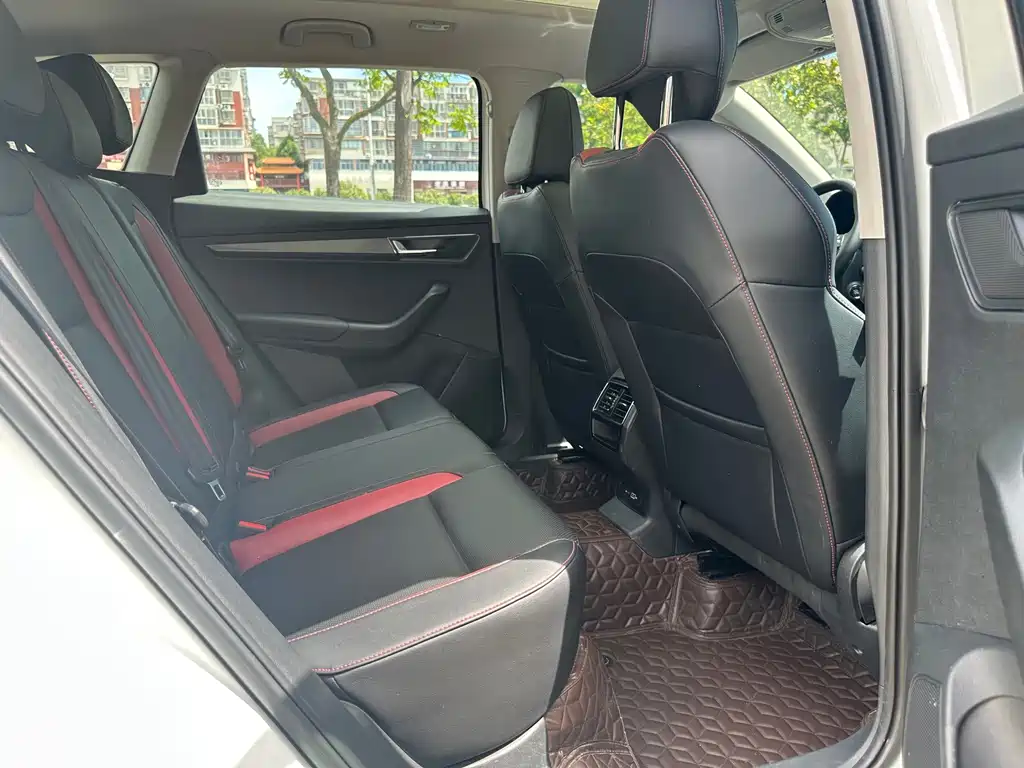Skoda Karoq — фото 8