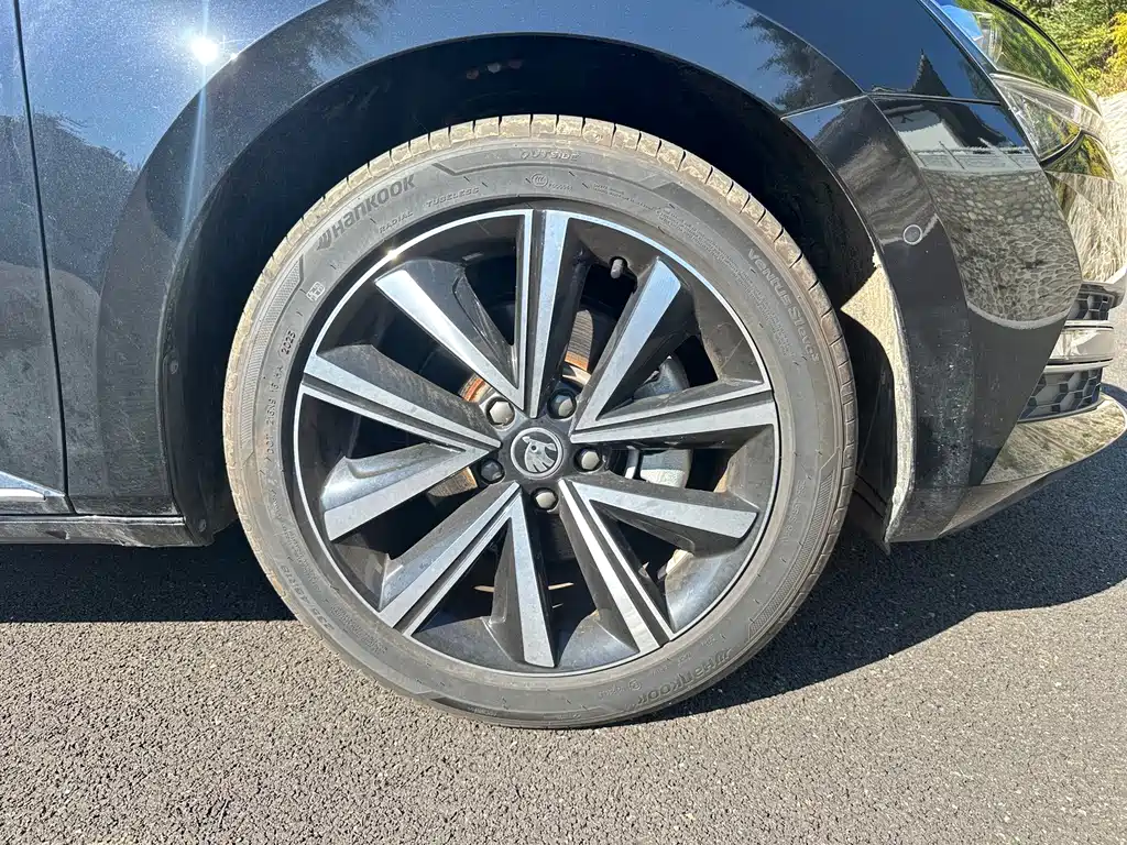 Skoda Superb — фото 8