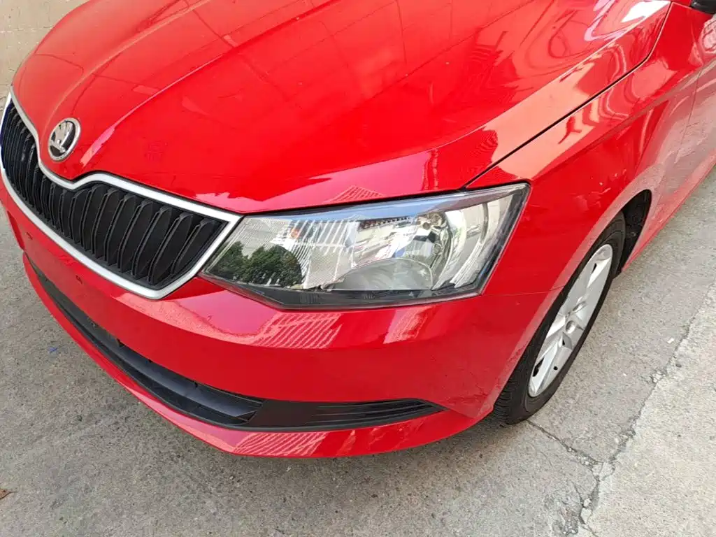 Skoda Fabia — фото 24