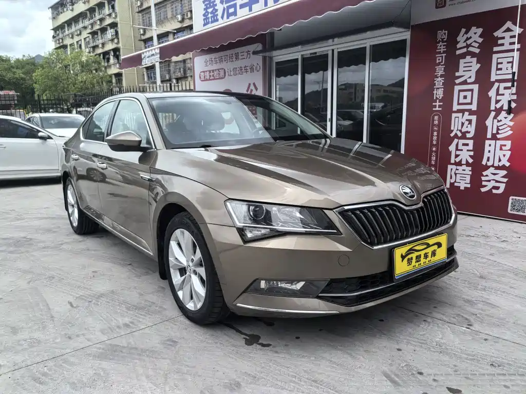 Skoda Superb — фото 2