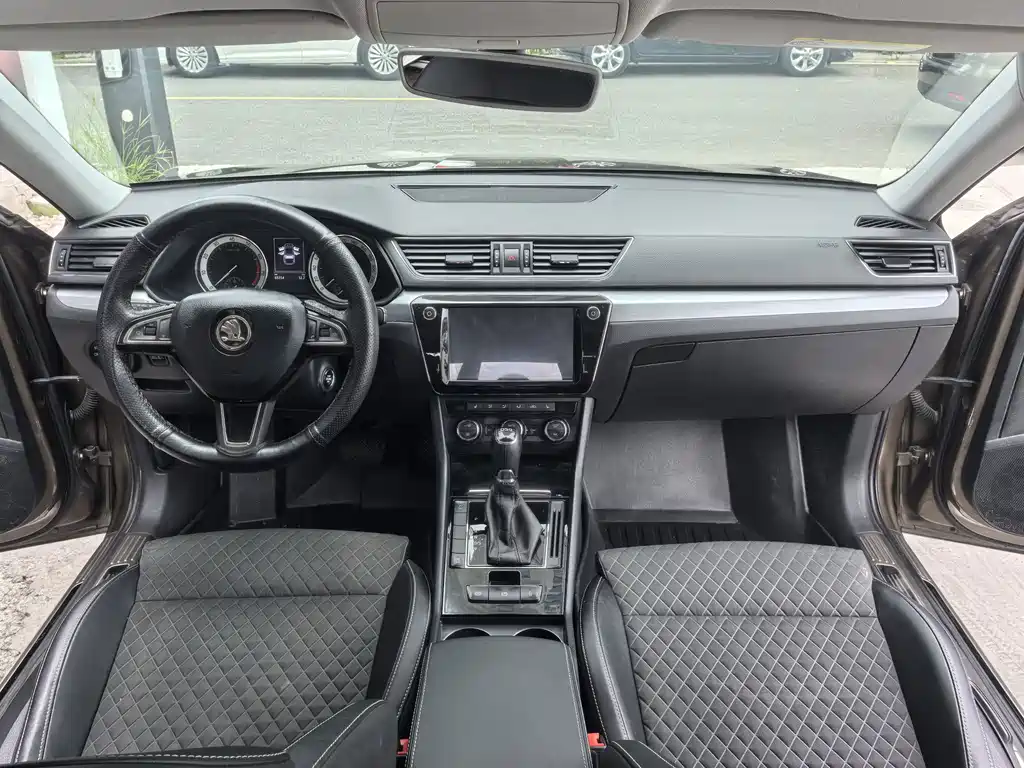 Skoda Superb — фото 13