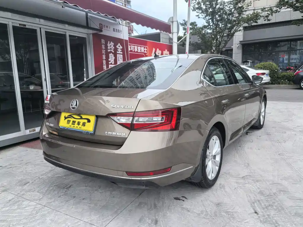 Skoda Superb — фото 3