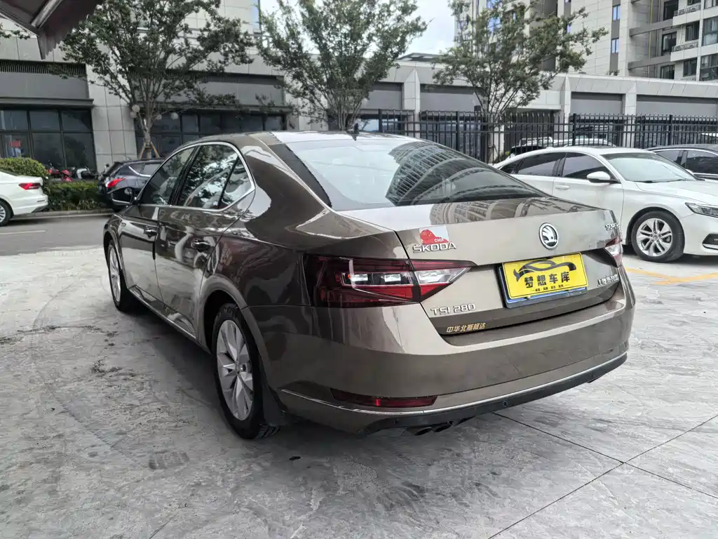 Skoda Superb — фото 4