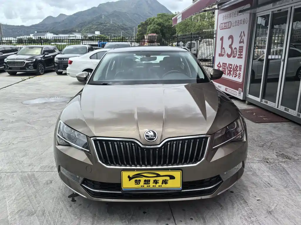 Skoda Superb — фото 5