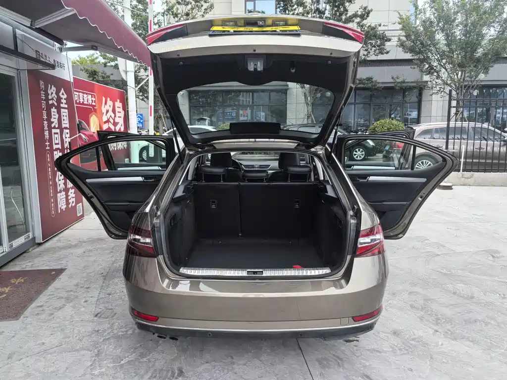 Skoda Superb — фото 8