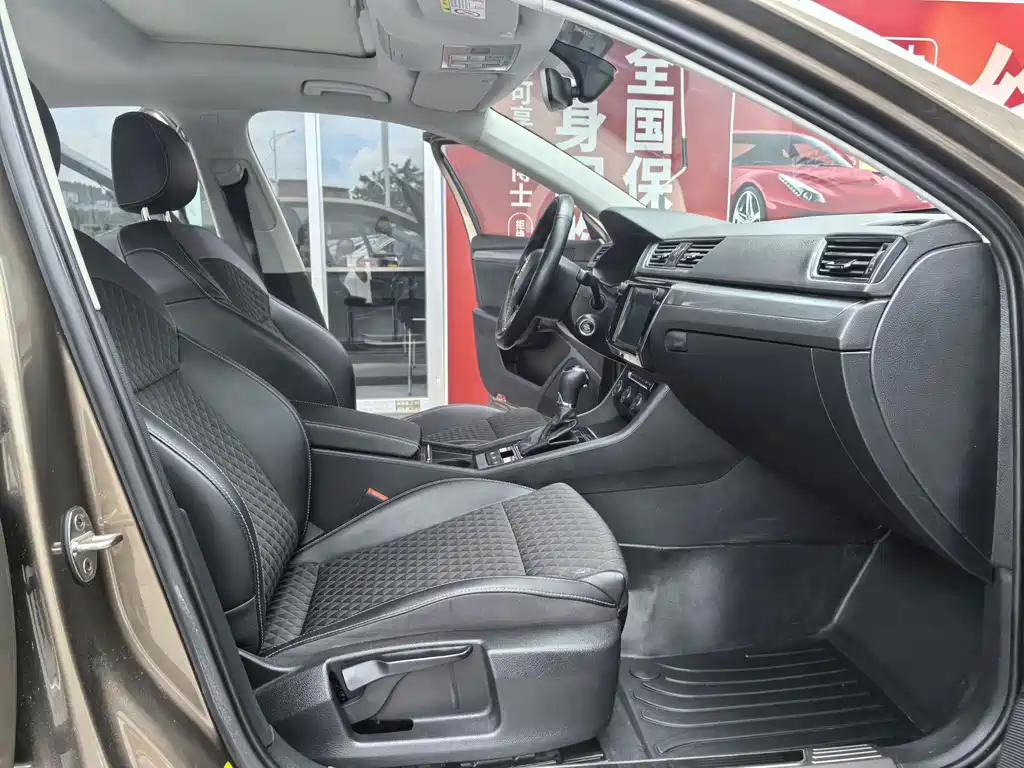 Skoda Superb — фото 10