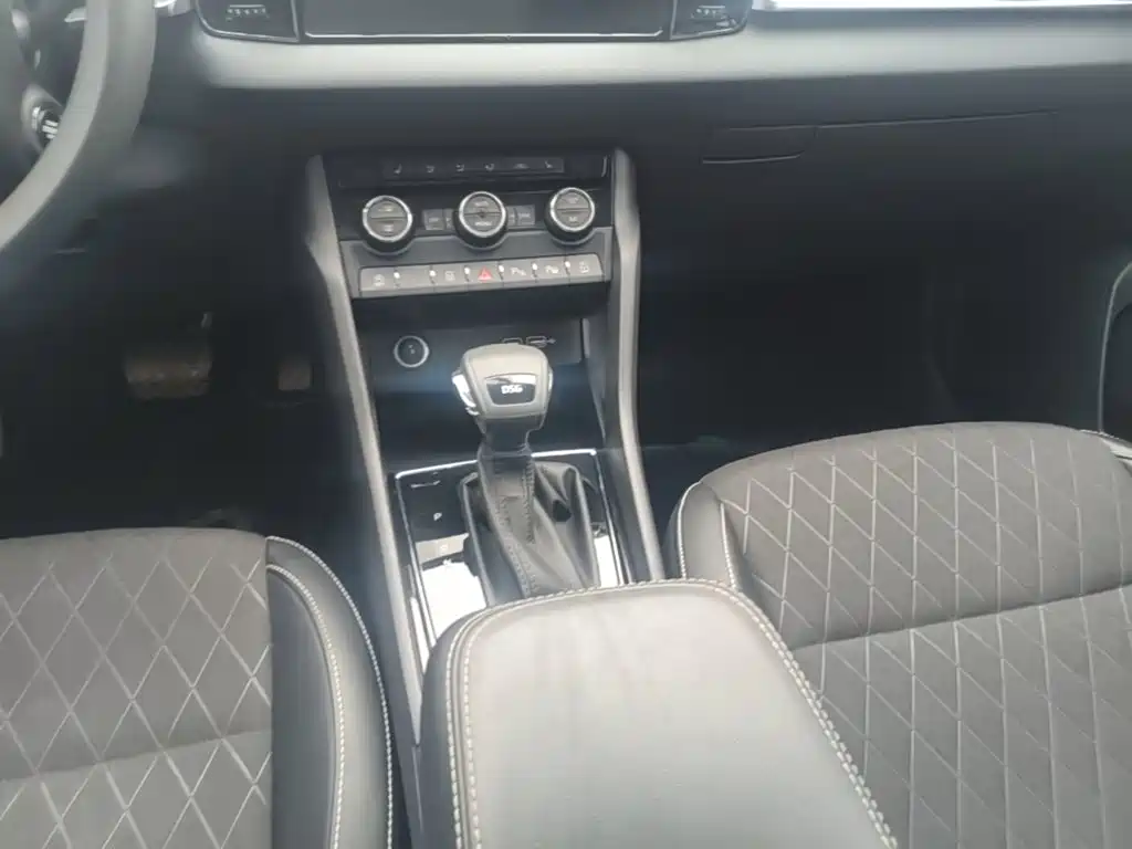 Skoda Karoq — фото 14