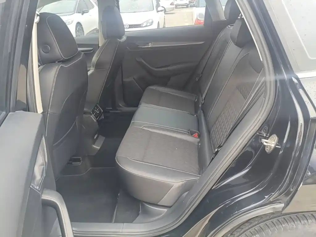 Skoda Karoq — фото 17