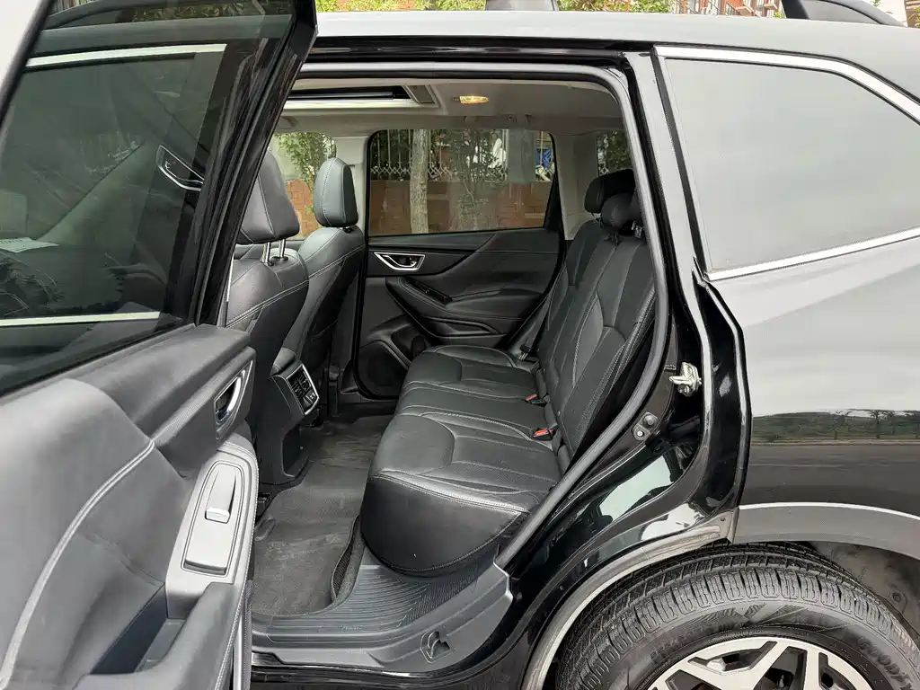 Subaru Forester — фото 8