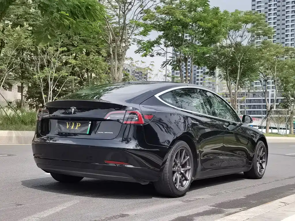 Tesla Model 3 — фото 7