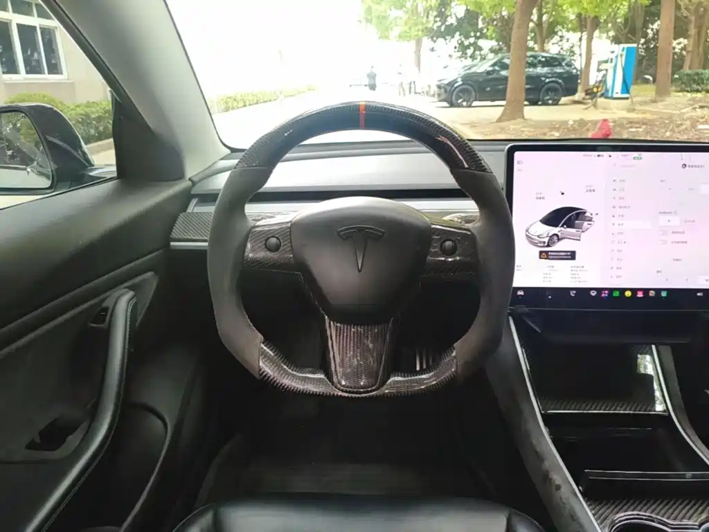 Tesla Model 3 — фото 11