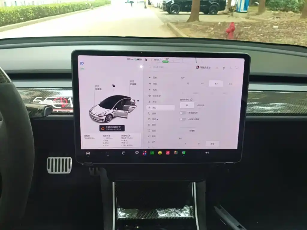 Tesla Model 3 — фото 13