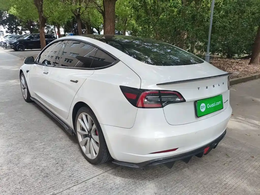 Tesla Model 3 — фото 5