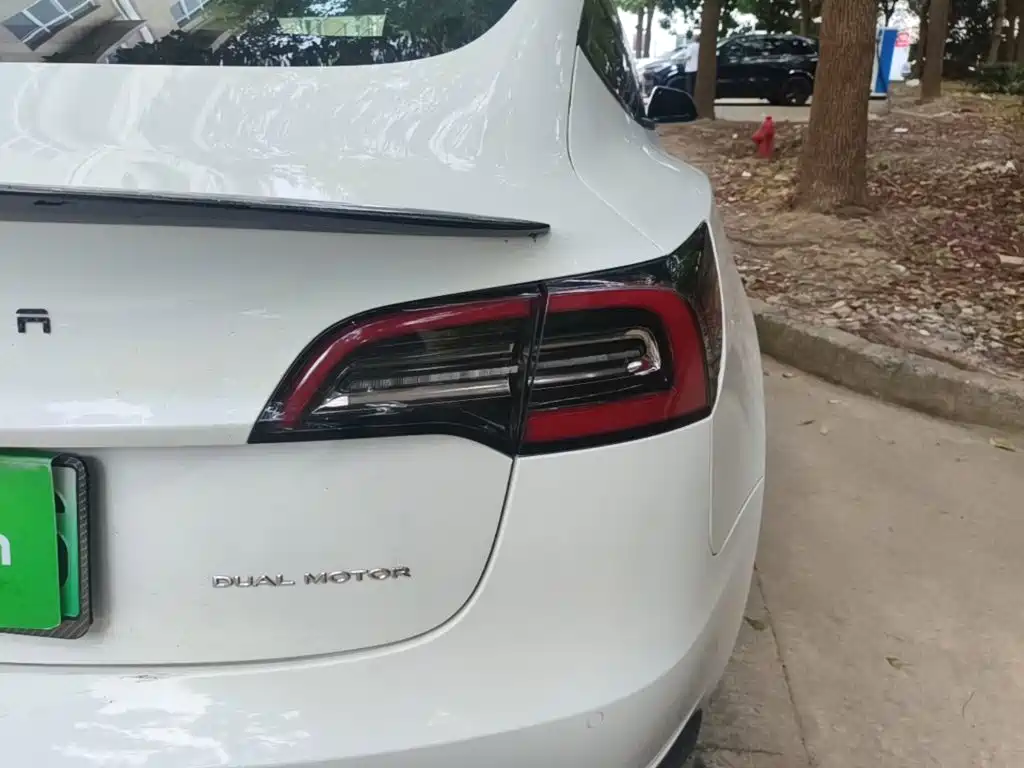 Tesla Model 3 — фото 8