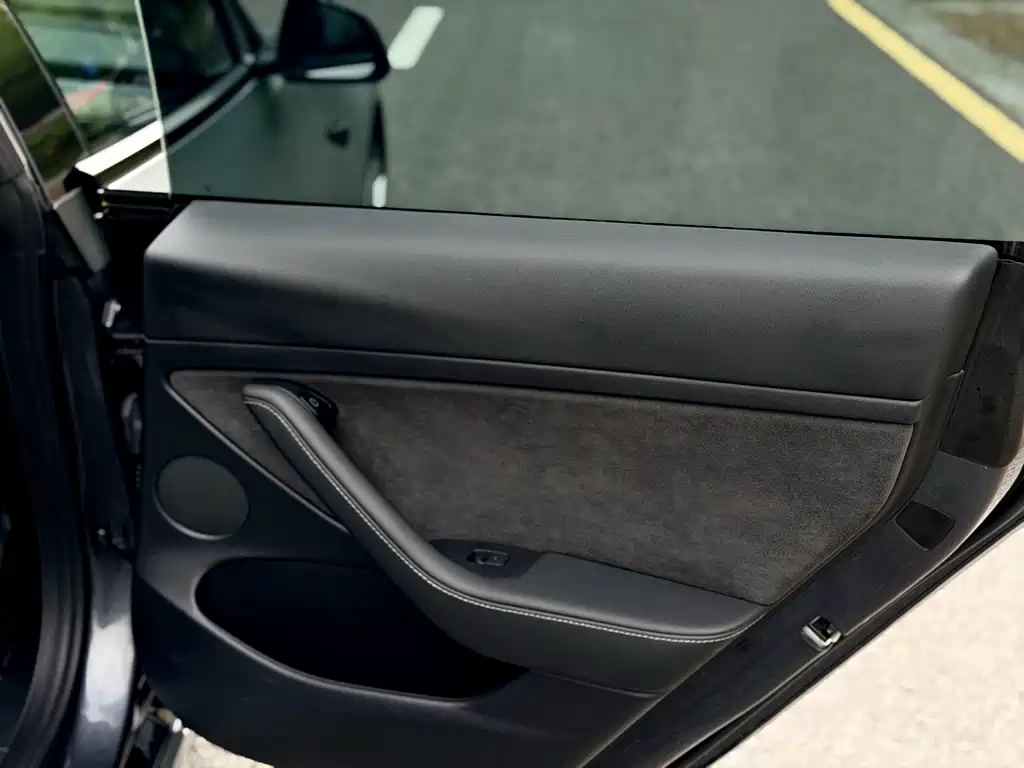 Tesla Model 3 — фото 17