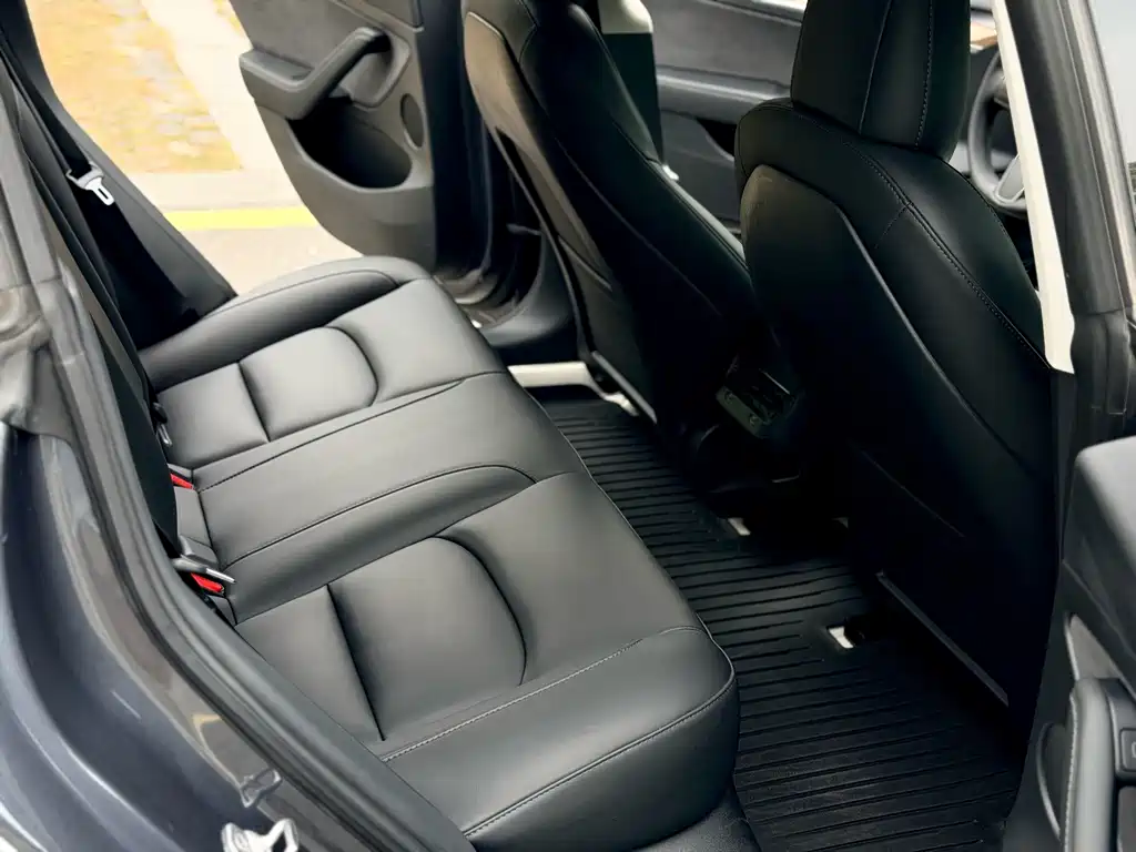 Tesla Model 3 — фото 18