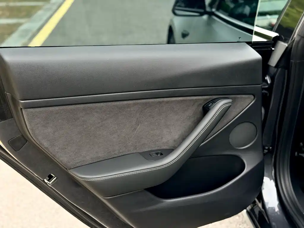 Tesla Model 3 — фото 19
