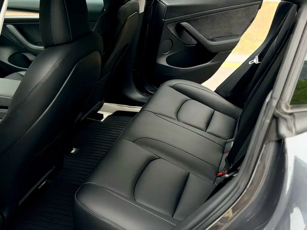 Tesla Model 3 — фото 20