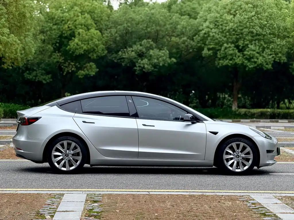 Tesla Model 3 — фото 3