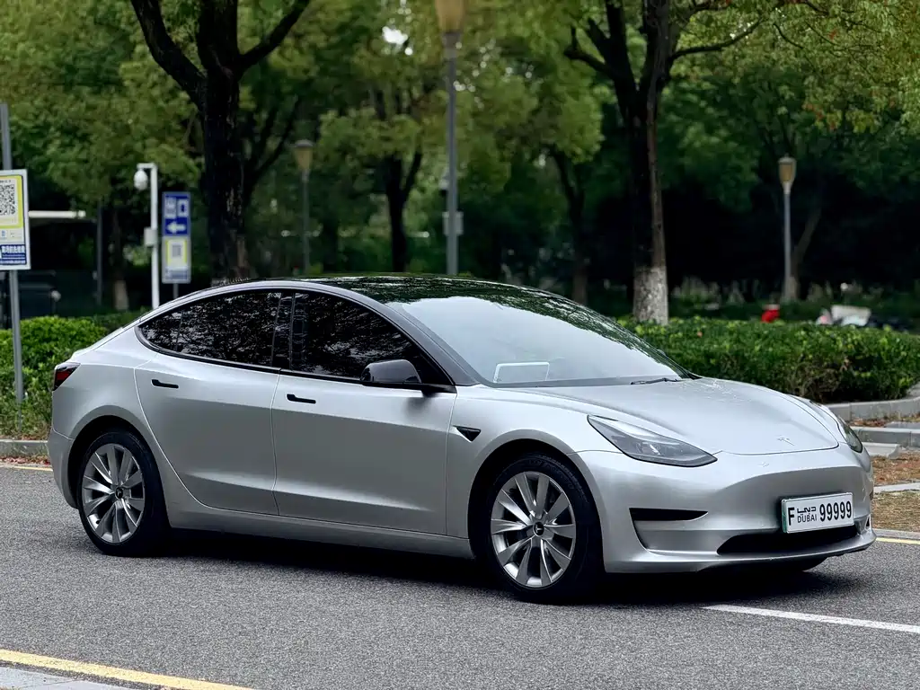 Tesla Model 3 — фото 4