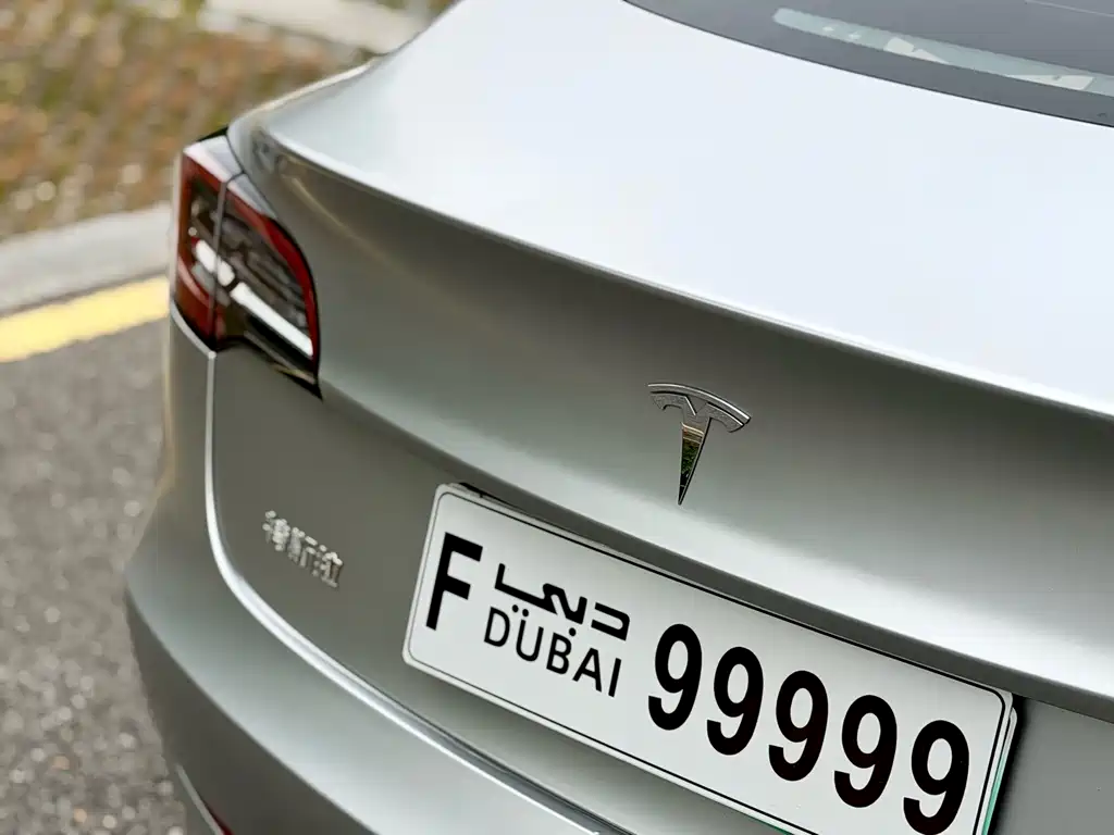 Tesla Model 3 — фото 31