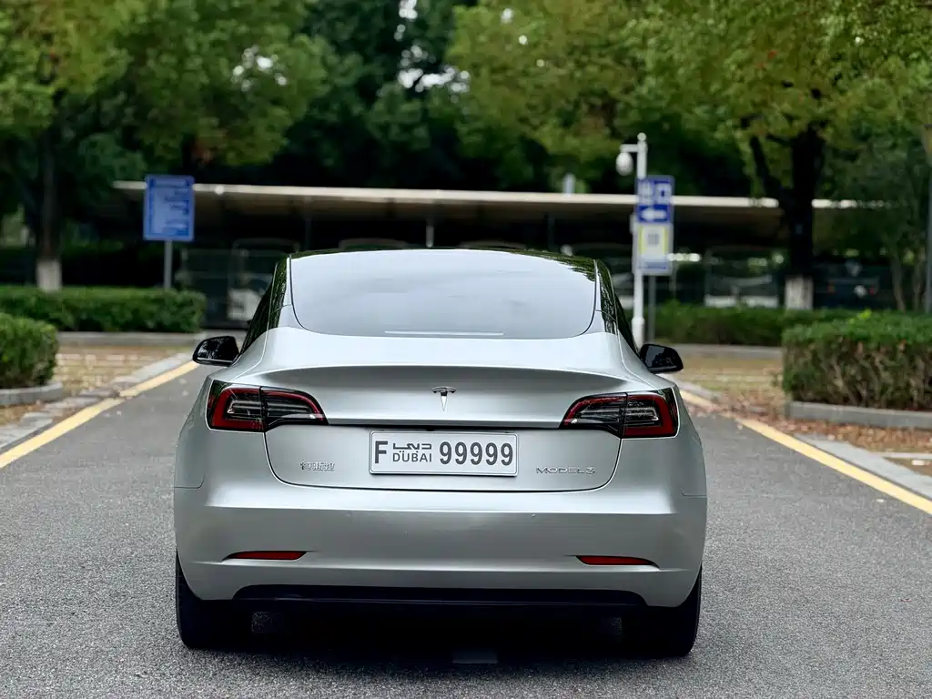 Tesla Model 3 — фото 5