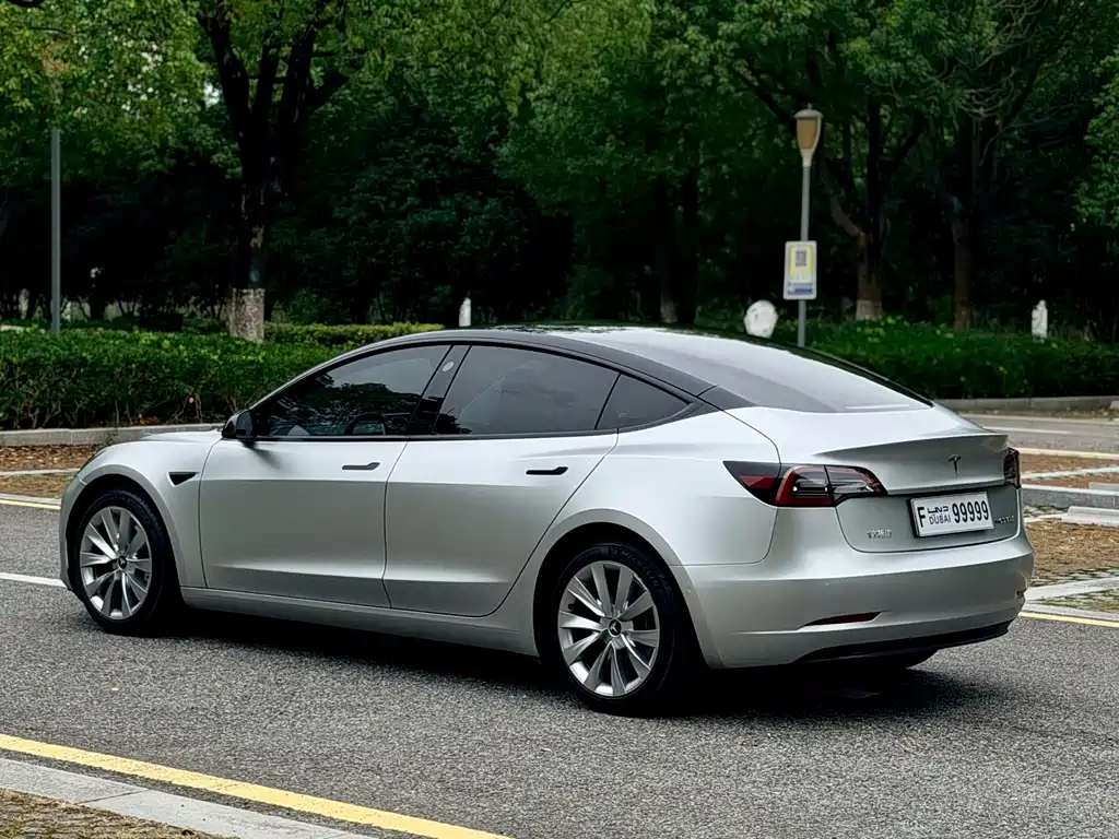 Tesla Model 3 — фото 6