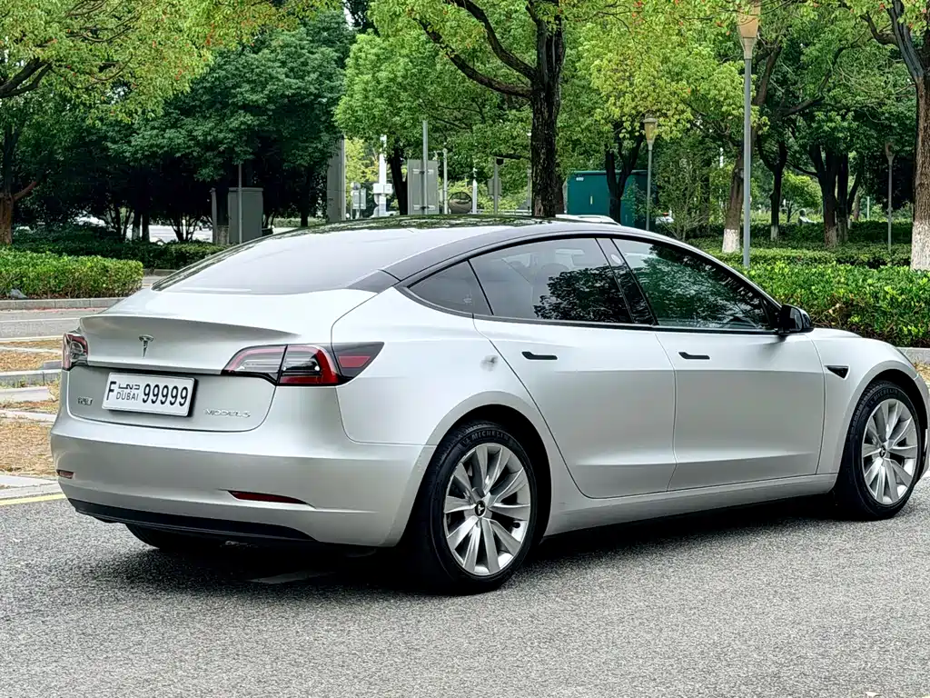 Tesla Model 3 — фото 7