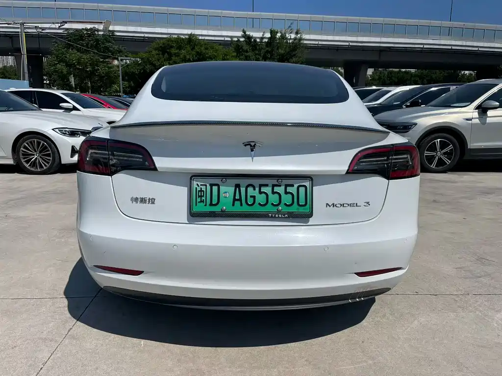 Tesla Model 3 — фото 3