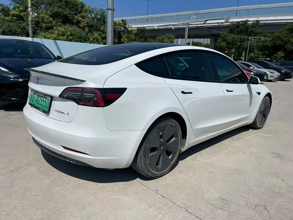 Tesla Model 3 — фото 4