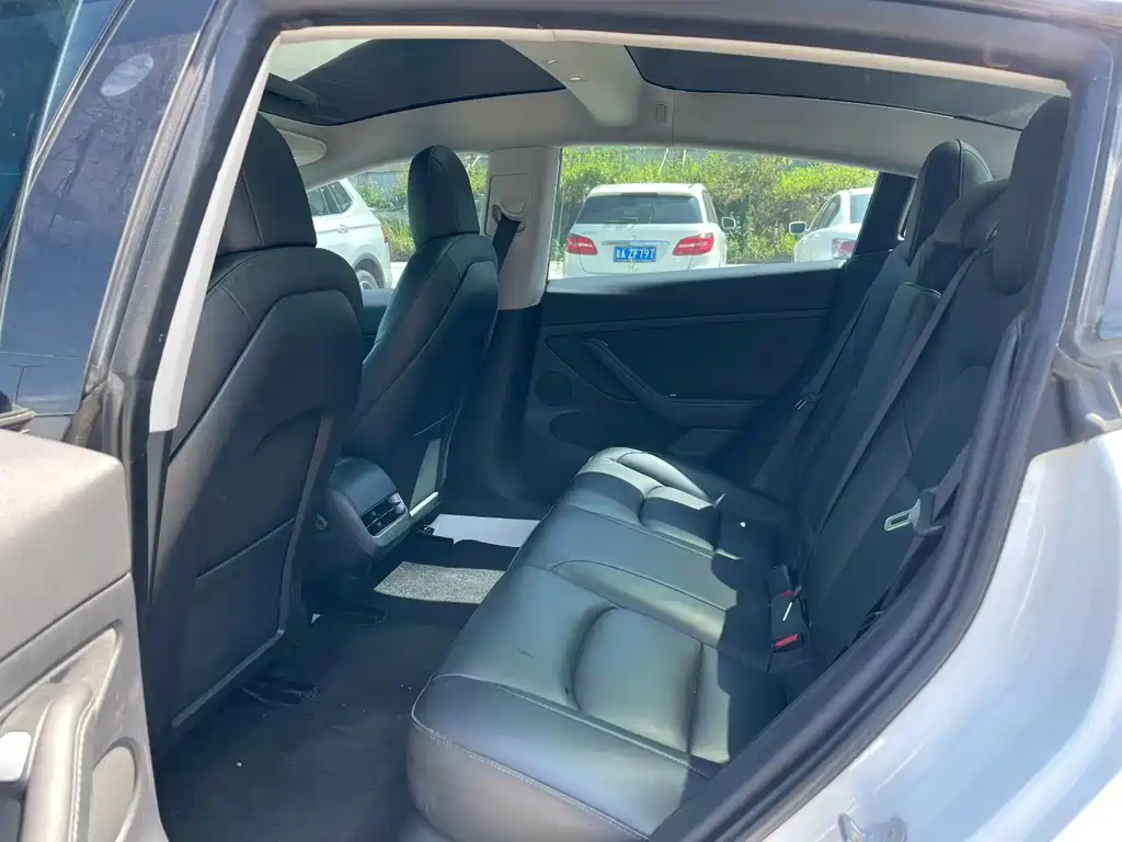 Tesla Model 3 — фото 6
