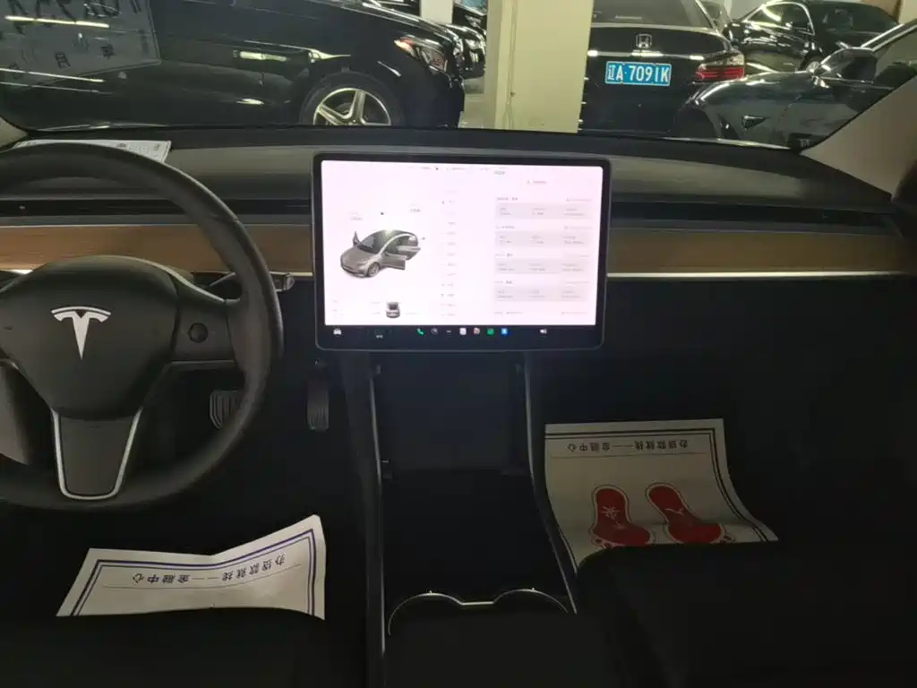 Tesla Model 3 — фото 13