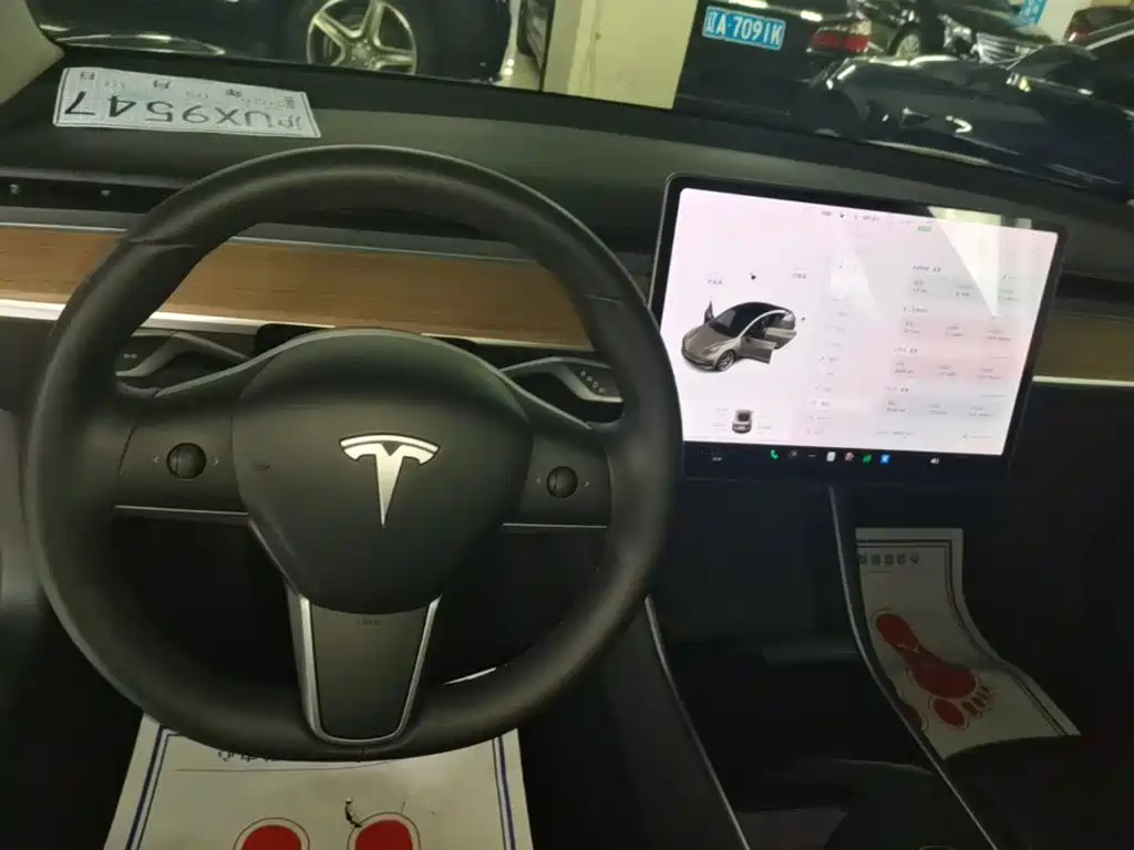 Tesla Model 3 — фото 14