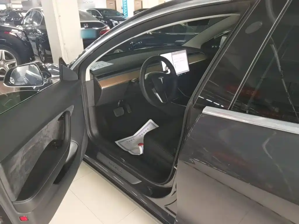 Tesla Model 3 — фото 15
