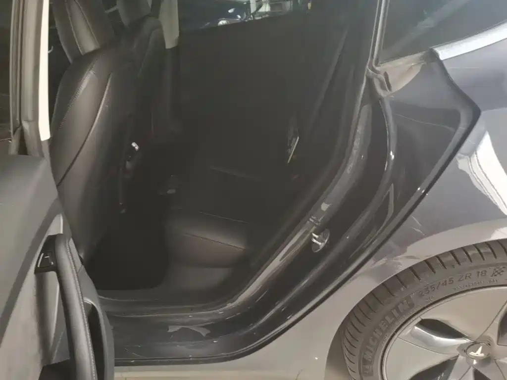 Tesla Model 3 — фото 17