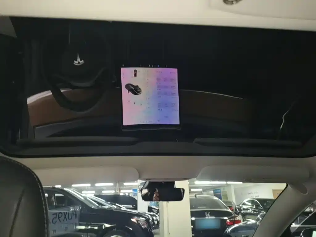 Tesla Model 3 — фото 18