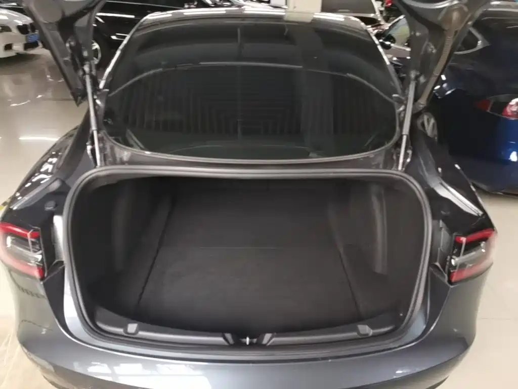Tesla Model 3 — фото 19