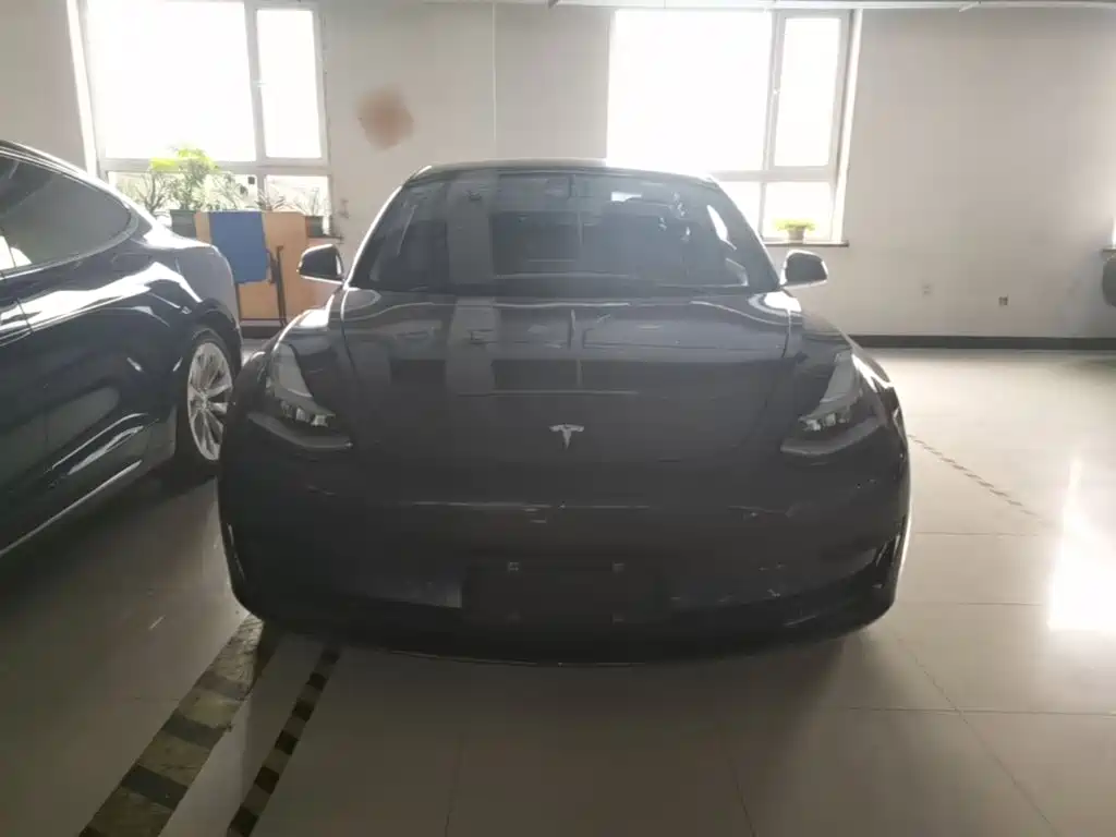 Tesla Model 3 — фото 3