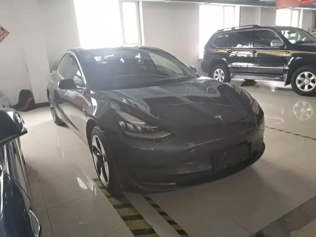 Tesla Model 3 — фото 4