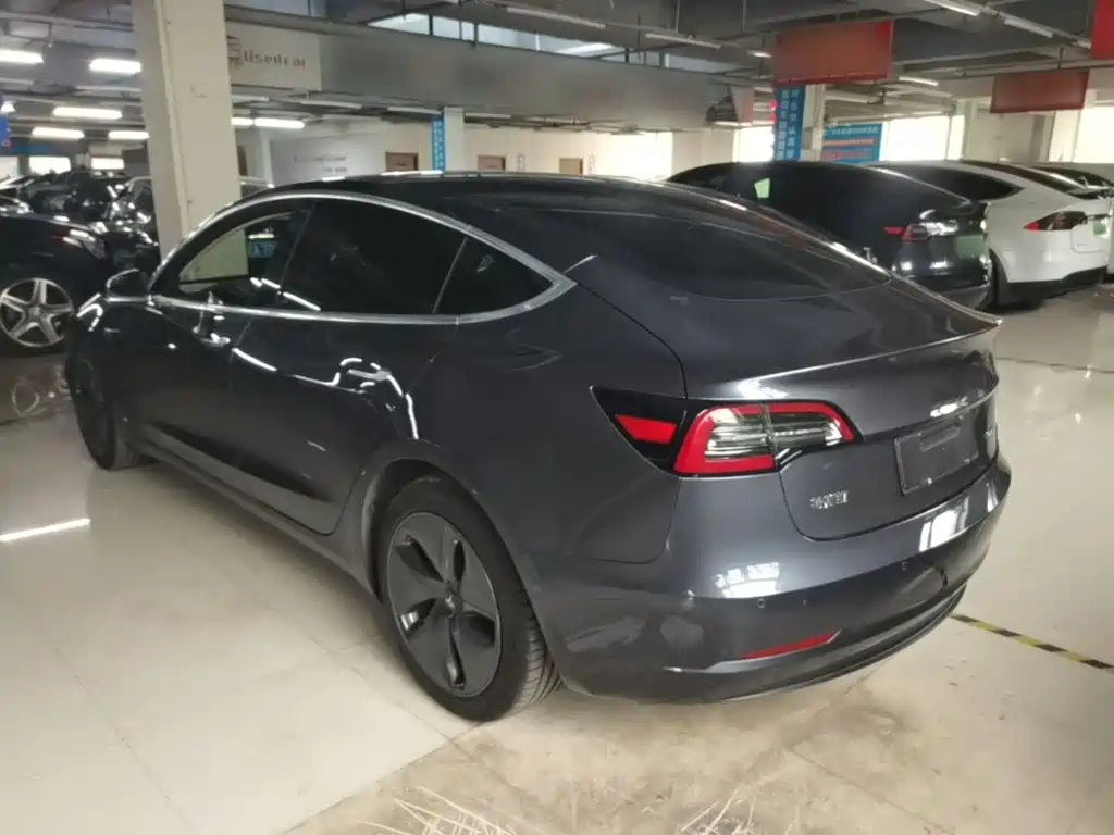 Tesla Model 3 — фото 5